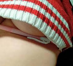 Greeding under boobs